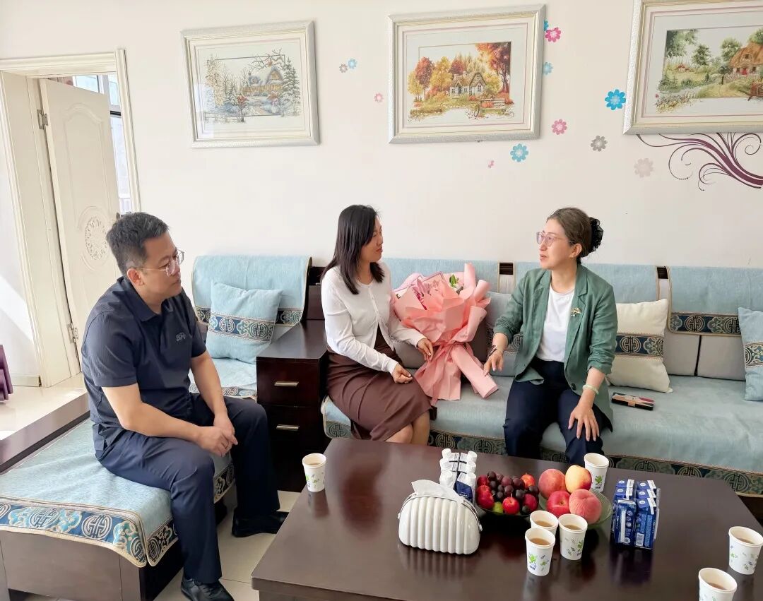兴安盟盟委委员、行署副盟长郭宁调研教育教学工作并看望慰问教师代表